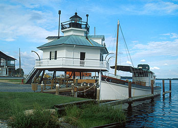 Hooper Strait Lighthouse (1879) in Chesapeake Bay Maritime Museum in St ...