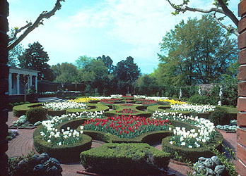 Tryon Palace (1770) in Maude Moore Latham Memorial Gardens in New Bern ...